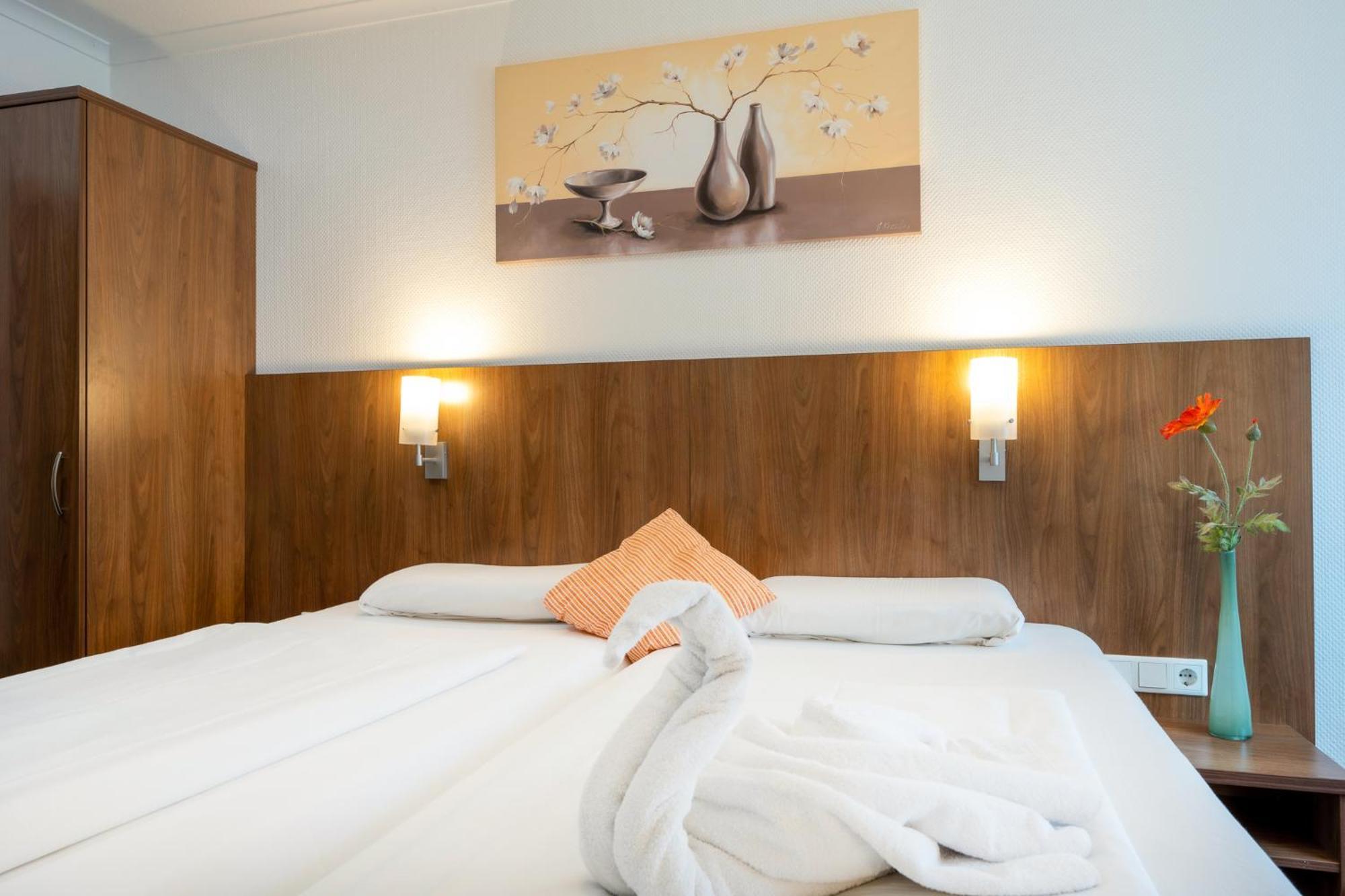 Triton Otel Köln Oda fotoğraf